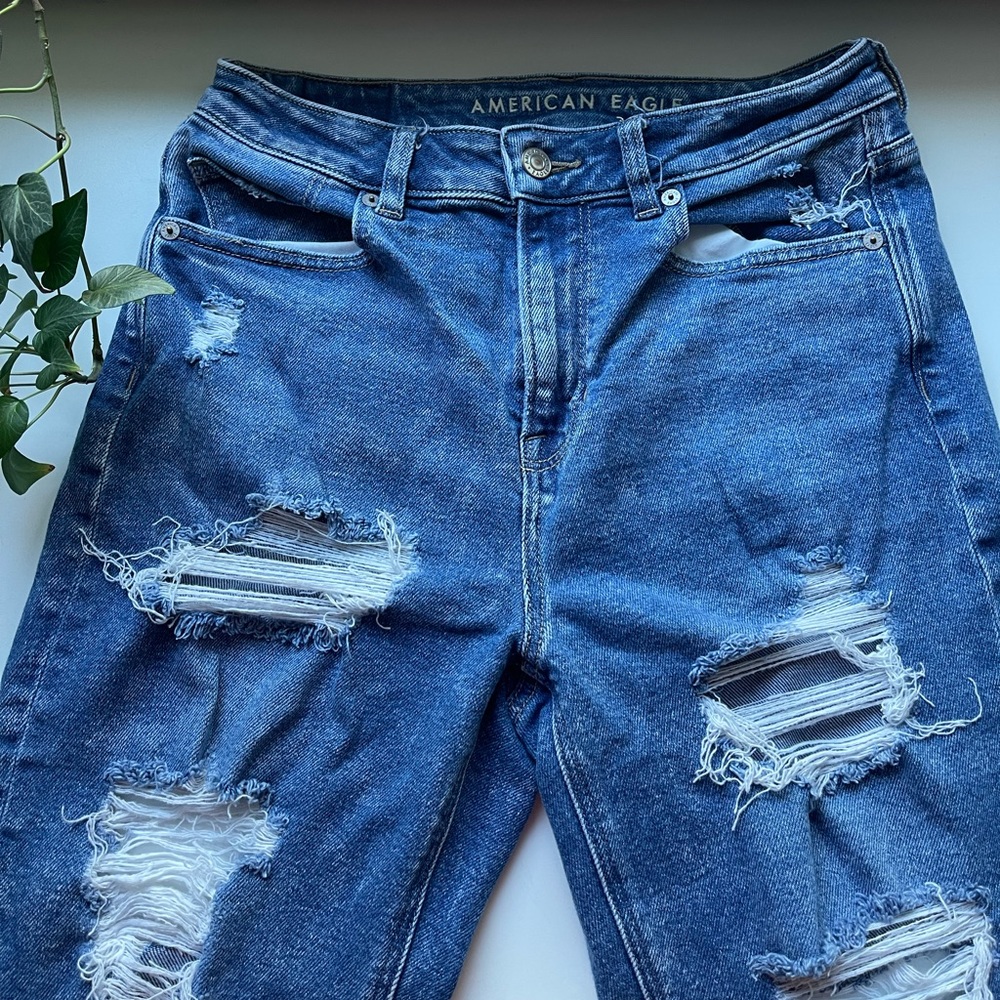 American Eagle Distressed Dark Wash Jeans - Size 4 - Picture 2 of 6